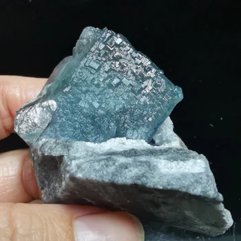 77gNatural retas mėlyna-žalia fluorito mineralinių kristalų mėginių degaussing geologijos mokymo namų puošybai kolekcijos papuošalai