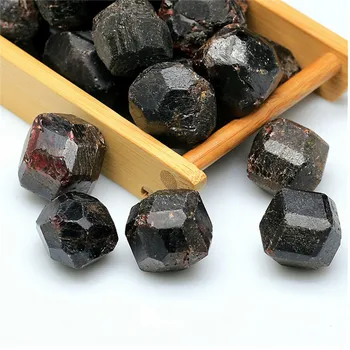 natūralių kristalų originalus grubus raudonas granatas, perlas retas reiki pavyzdys